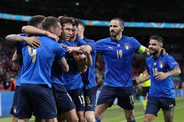 Eurocopa: veja as melhores imagens dos jogos deste sábado - Fotos