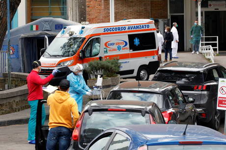 Hospitais italianos estão à beira do colapso
