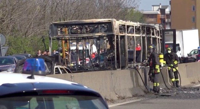 Estudante de 13 anos evita o pior em sequestro de Ã´nibus na ItÃ¡lia