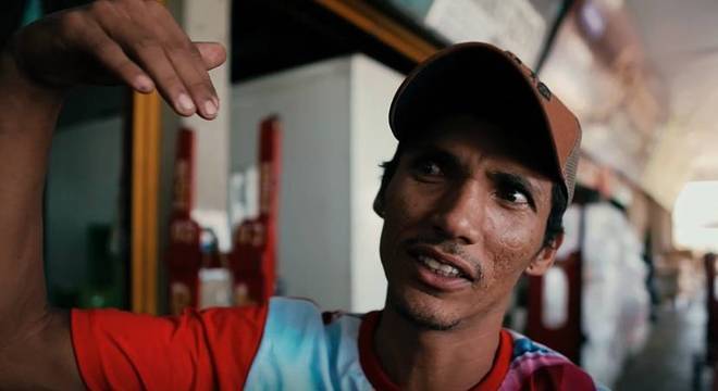 Ítalo Márcio Silva, caminhoneiro: consumo maior de combustível em estradas ruins (Carlos Eduardo Sneakdan/R7)