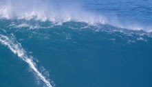 Italo Ferreira brinca ao surfar onda gigante: 'Sem seguro de vida'