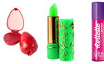 Amante de produtos de beleza ou não, todo mundo já deparou com alguns dos itens elencados aqui! Desde o tradicional brilho labial de moranguinho até as fragrâncias características da juventude brasileira, o R7 separou alguns artigos que fizeram (e ainda fazem) parte de várias gerações. Alguns deles não estão mais à venda, outros nunca foram embora, e uns fizeram um comeback repaginados. Confira as escolhas abaixo e prepare-se para uma viagem no tempo, cheia de memórias desbloqueadas