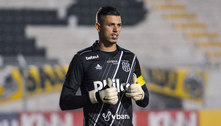 Ponte Preta libera goleiro Ivan para fazer exames no Corinthians