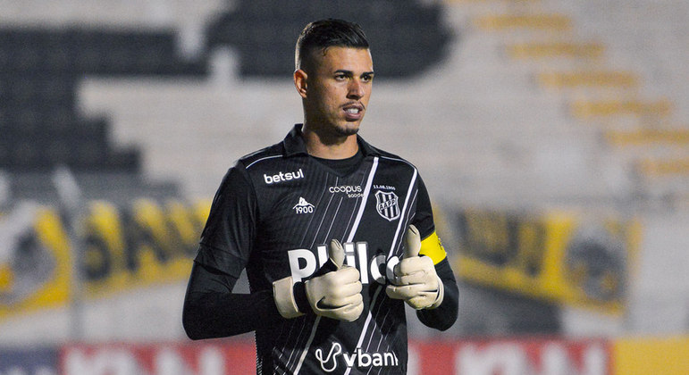 De saída para o Corinthians, goleiro Ivan Quaresma testou positivo para o novo coronavírus