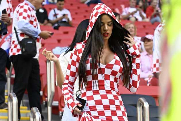 Ivana apareceu em uma das publicações do Twitter da Federação Croata de Futebol antes de Marrocos 0 x 0 Croácia. Esta é a foto publicada pela federação.