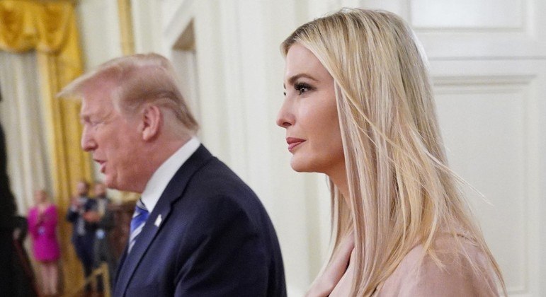 Donald Trump e sua filha, Ivanka, que também está sendo investigada pela Justiça americana