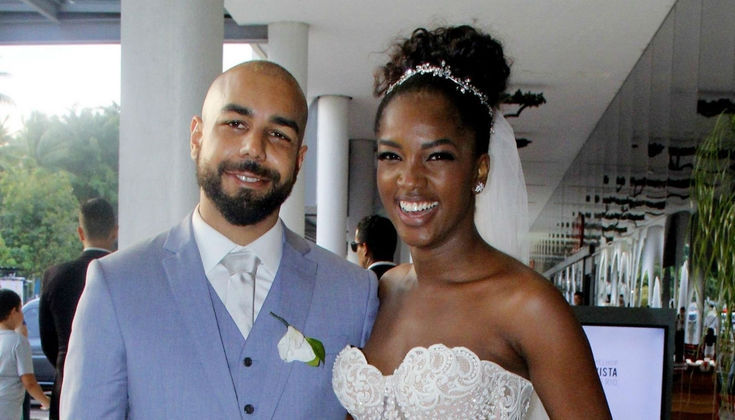 O casamento de Iza com o produtor musical Sérgio Santos também chegou ao fim no último mês. Eles eram casados desde 2018 e a cantora comunicou o término pelas redes sociais e elogiou o ex-marido. 