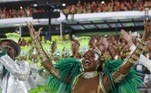 A cantora Iza, Rainha da Bateria da Imperatriz Leopoldinense, mostrou toda sua alegria e carisma na primeira noite de desfiles na Sapucaí, no Rio de Janeiro