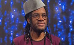 Izy Mistura é um cantor, compositor e produtor musical originário de Togo, na África Ocidental. No painel de especialistas do Canta Comigo 5, ele leva um pouco de sua cultura ao reality