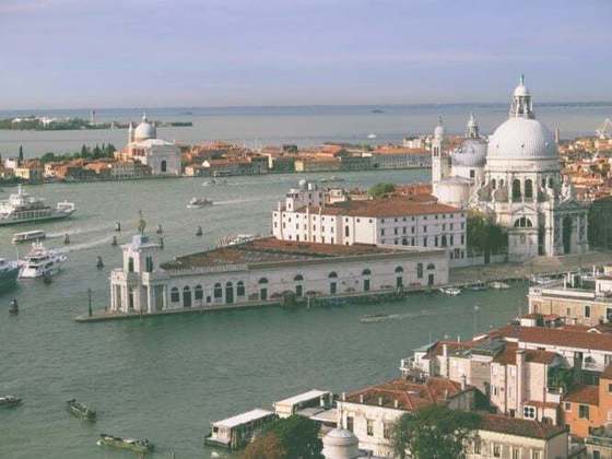 Já a Basílica de Veneza conseguiu se salvar porque conta com uma proteção adicional: uma barreira removível feita de painéis de vidro.