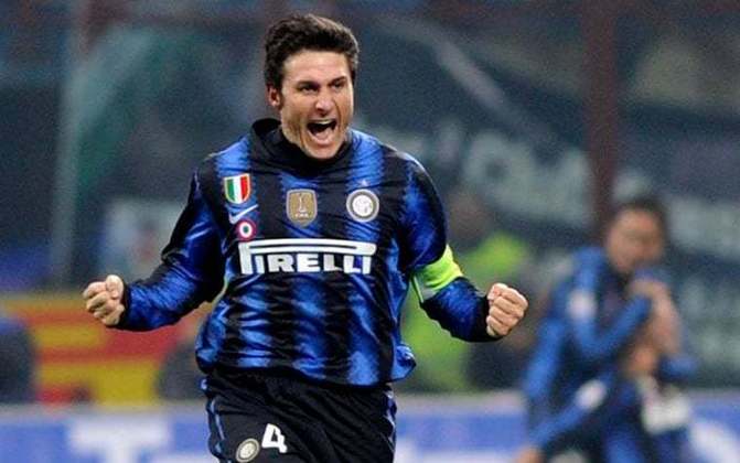 Já a camisa 4 da Inter de Milão é aposentada por conta de Javier Zanetti, argentino que atuou no clube italiano entre 1995 a 2014.