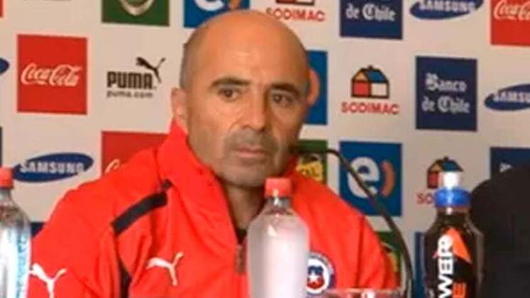 Já em dezembro de 2012, Sampaoli deixou o Universidad de Chile para assumir a Seleção Chilena. 