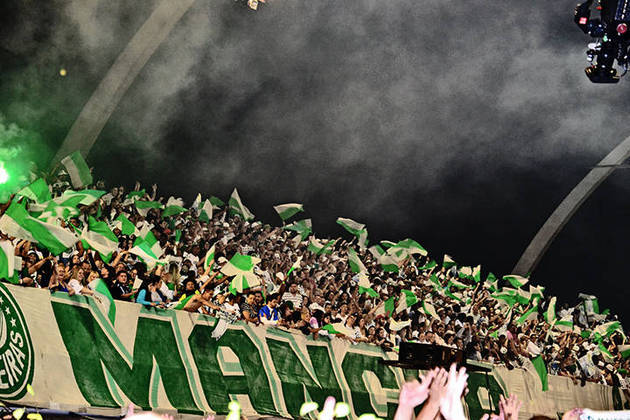 Já em São Paulo, a campeã foi a Mancha Verde, escola ligada ao Palmeiras e que ganhou o segundo título. O primeiro foi em 2019. A agremiação tem sede na Barra Funda, na Zona Oeste. Foram 14 escolas.  