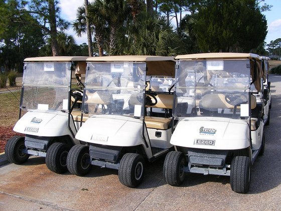 Já existem até opções de carrinhos de golfe elétricos com bateria de longa duração. 