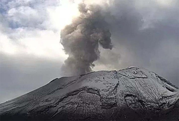 Já houve acidentes nas proximidades do aeroporto. Em 26/9/1949, um avião caiu no vulcão Popocatepetl quando se aproximava do terminal com muitas nuvens e turbulência.