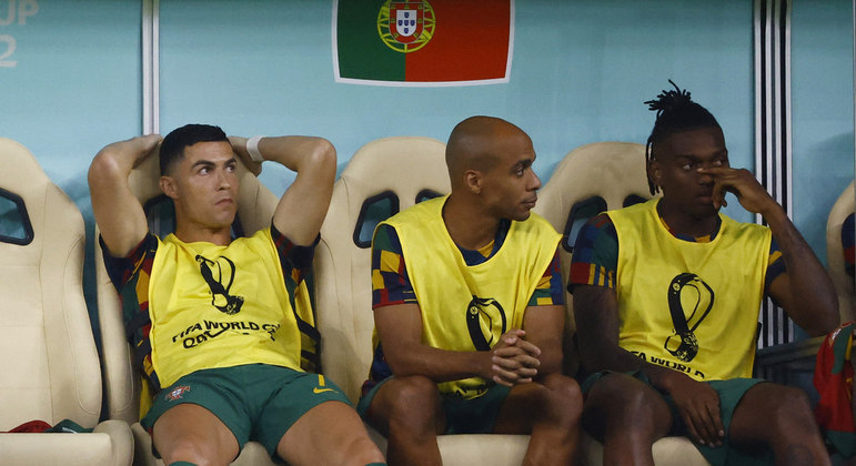 Cristiano Ronaldo estava nitidamente desconfortável no banco de reservas de Portugal