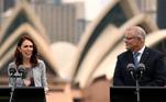 Jacinda Ardern, primeira-ministra da Nova Zelândia, e Scott Morrison, primeiro-ministro da Austrália, em encontro em Sidney em fevereiro de 2020