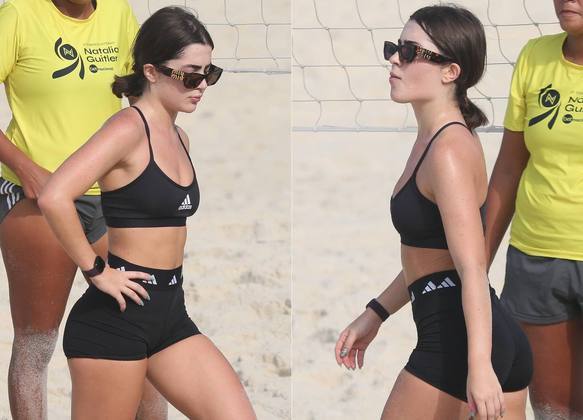 Jade Picon usa óculos de grife em dia de praia no Rio