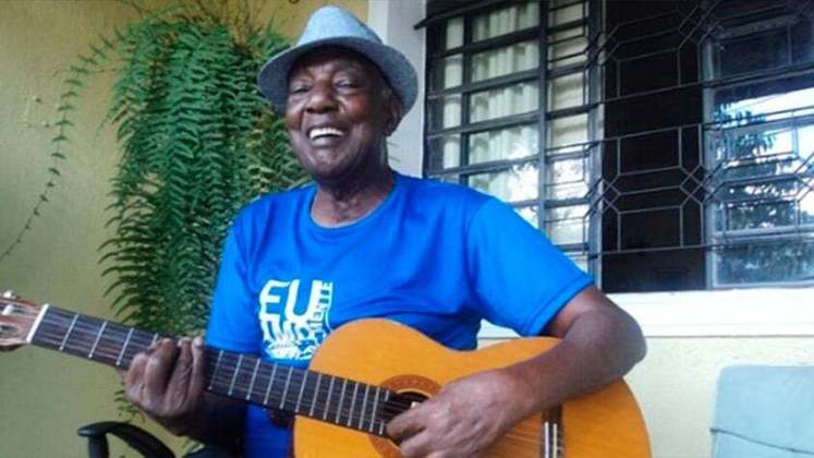 Jadir Ambrósio - Cruzeiro: o hino da Raposa foi feito também após um concurso de rádio, em 1965. O próprio Jadir declarou certa vez que compôs a letra em 15 minutos, enquanto caminhava pela Avenida Afonso Pena. 