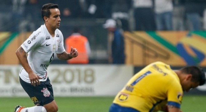 Mesmo com bons momentos na final, Corinthians sai pressionado por momento