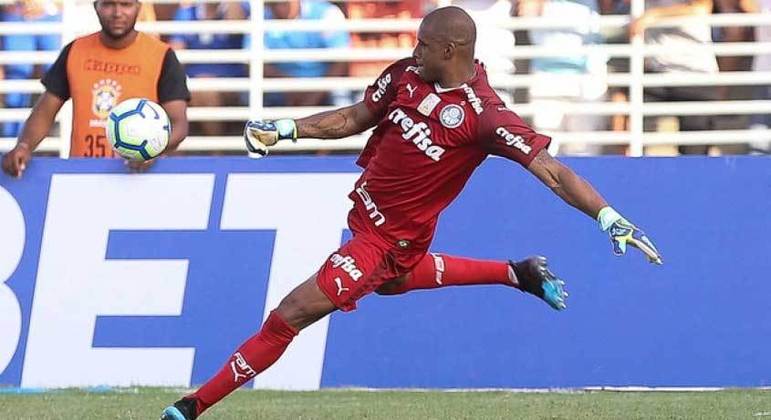 Jailson (40 anos) - Posição: goleiro - contrato até dezembro de 2021 - Valor de mercado: 250 mil euros (R$ 1,58 milhão)