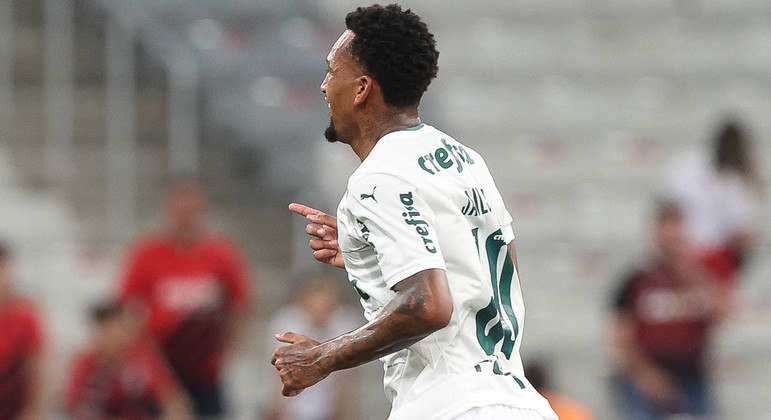 Jailson comemora gol marcado no duelo entre Palmeiras e Athletico-PR pela Recopa 2022