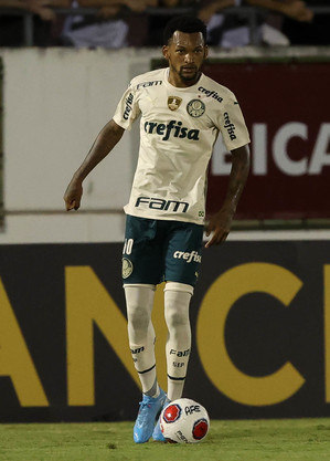 Volante Jailson em ação pelo Palmeiras no Paulistão