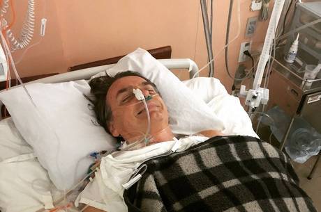 Resultado de imagem para BOLSONARO NA UTI
