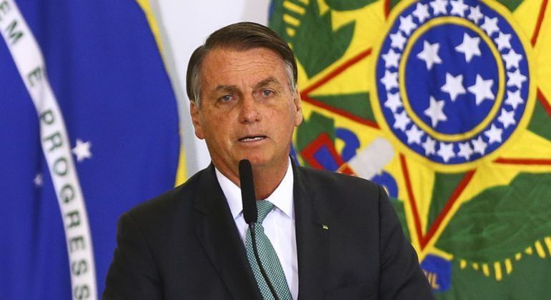 Bolsonaro pressionou Congresso 
 por reajuste para policiais no fim de 2021