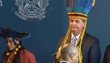 'Somos exatamente iguais', diz Bolsonaro ao receber Medalha do Mérito Indigenista 