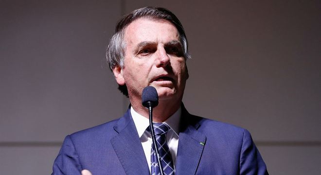 Após sofrer acidente, presidente Jair Bolsonaro recebe alta médica 