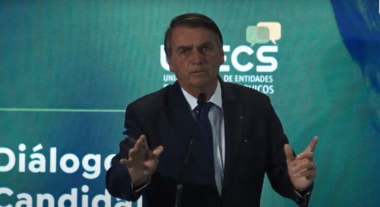O candidato Jair Bolsonaro em evento organizado pela Unecs