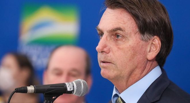 Obrigatoriedade de dias mínimos do ano letivo é suspensa por Bolsonaro