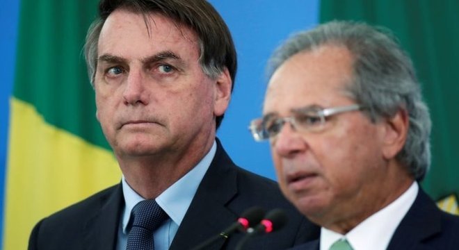 Nem mesmo o ex-assessor de Trump, Steve Bannon, guru dos Bolsonaro, é a favor da estratégia defendida pelo presidente brasileiro