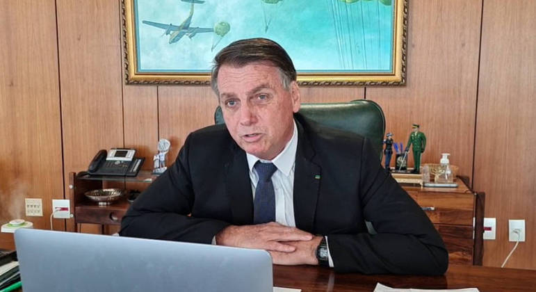 Bolsonaro diz que Petrobras tem R$ 3 bilhões para custear vale-gás