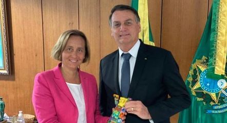 Na imagem, Beatrix von Storch e Jair Bolsonaro
