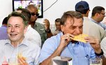 Nas redes sociais, usuários aproveitaram a oportunidade e fizeram memes com o encontro. Os filhos do presidente, o senador Flávio Bolsonaro (PL-RJ) e o deputado Eduardo Bolsonaro (PL-SP) compartilharam imagens dos dois