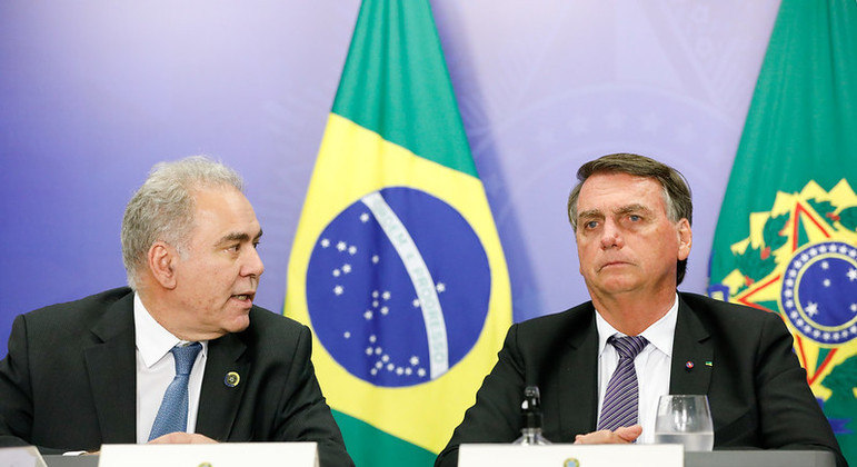 O ministro da Saúde, Marcelo Queiroga, e o presidente Jair Bolsonaro