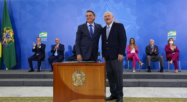 O presidente Jair Bolsonaro e o ex-ministro Milton Ribeiro (Educação)