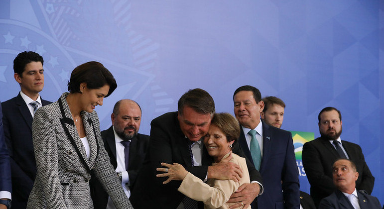 O presidente Jair Bolsonaro e a ex-ministra da Agricultura Tereza Cristina
