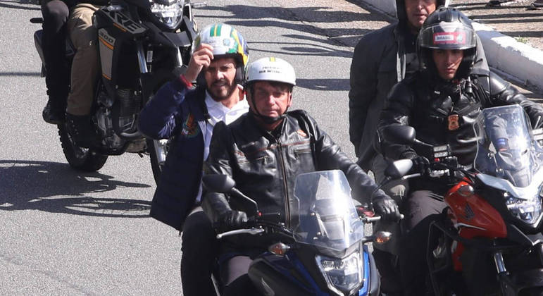 O presidente Jair Bolsonaro durante motociata em São Paulo
