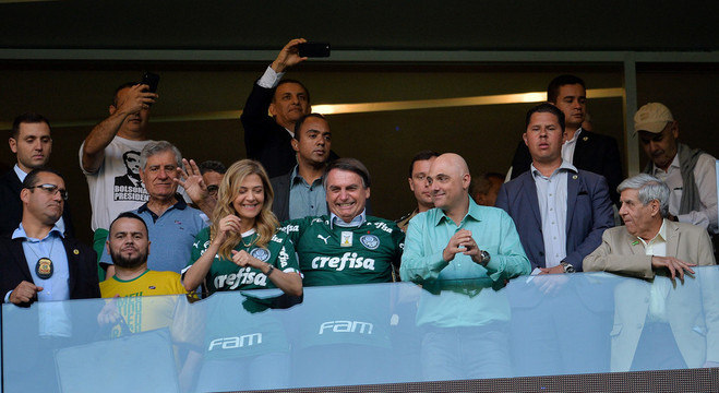 Citando Palmeiras e Flamengo, Bolsonaro afirma que times de futebol podem falir por paralisação