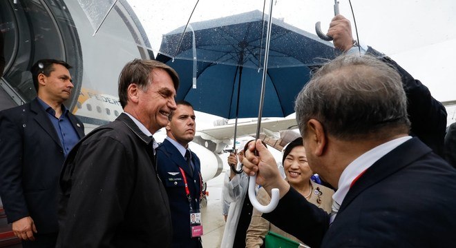 Bolsonaro logo ao desembarcar em Osaka, no Japão