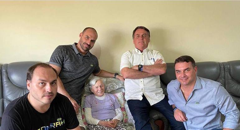 Mãe de Bolsonaro está internada em hospital de SP - Notícias - R7 Brasília