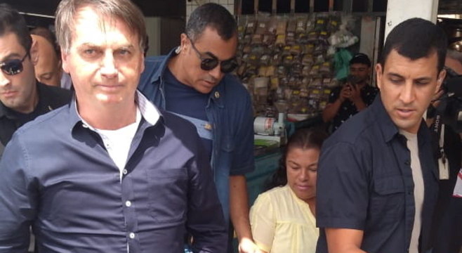 "Não fui passear, fui ver o povo", diz Bolsonaro