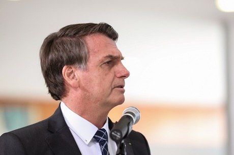 O presidente Bolsonaro rebate Macron