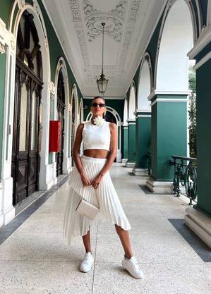 Jakelyne dividiu detalhes da viagem e dos looks nas redes