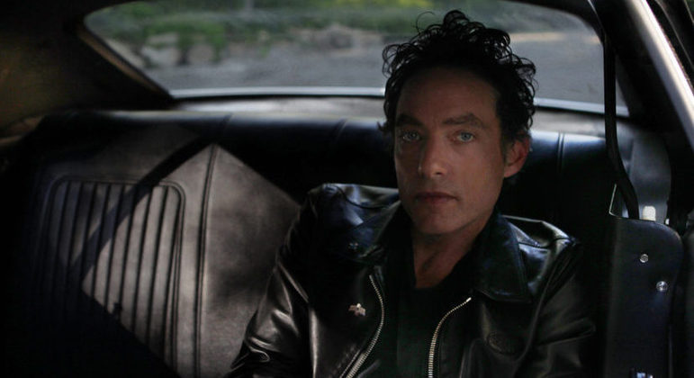 Depois de nove anos, Jakob Dylan traz o Wallflowers de volta com o álbum Exit Wounds