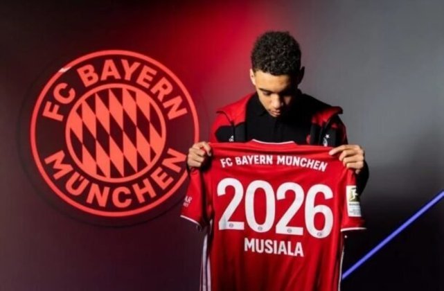 Jamal Musiala (Bayern de Munique) - Meio-campista alemão de 20 anos. Defendeu seu país na Copa do Mundo do Qatar, em 2022 - Foto: Divulgação/Bayern