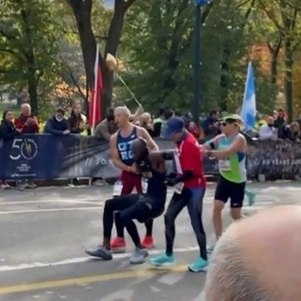 Gesto de gentileza perto da linha de chegada da corrida foi considerado o momento mais memorável ​​da Maratona de Nova York